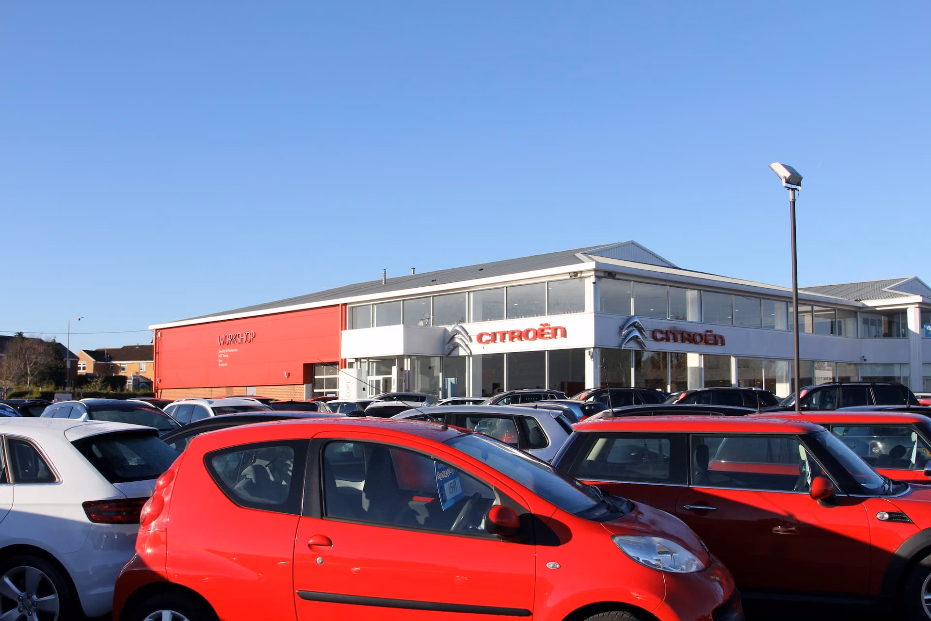 Does Evans Halshaw Citroen Mansfield require a credit card?