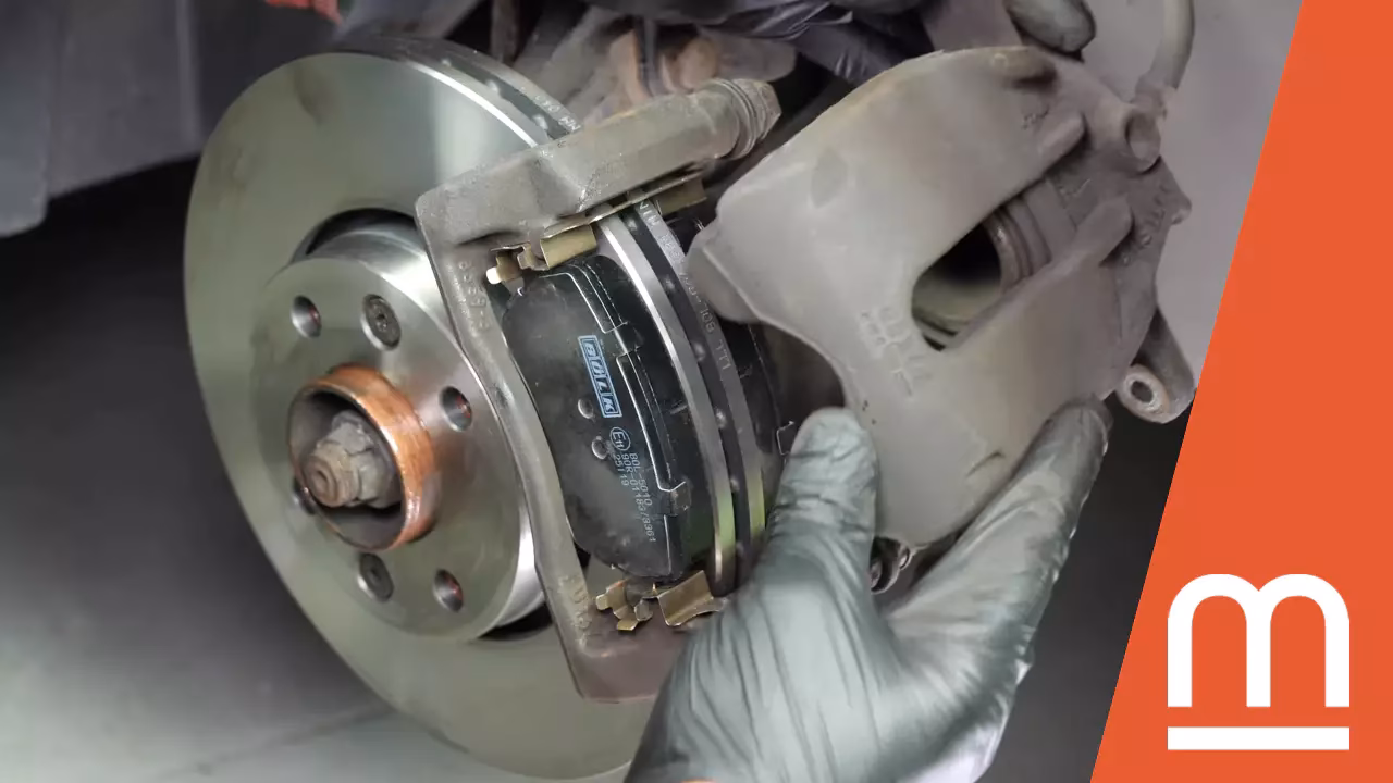 How to replace brake pads on a Renault Clio 3?