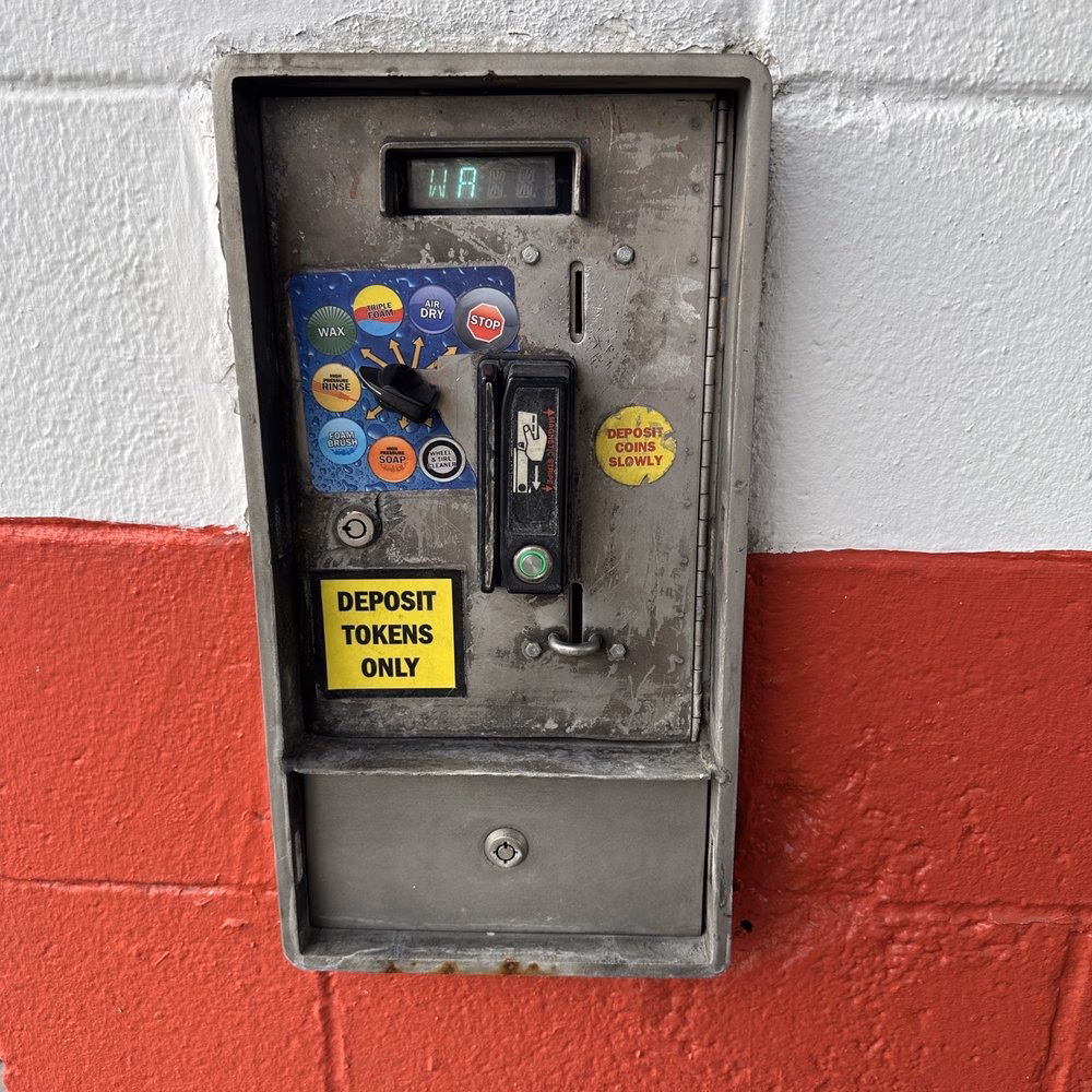 Does desert oasis car wash have a spot free water system?