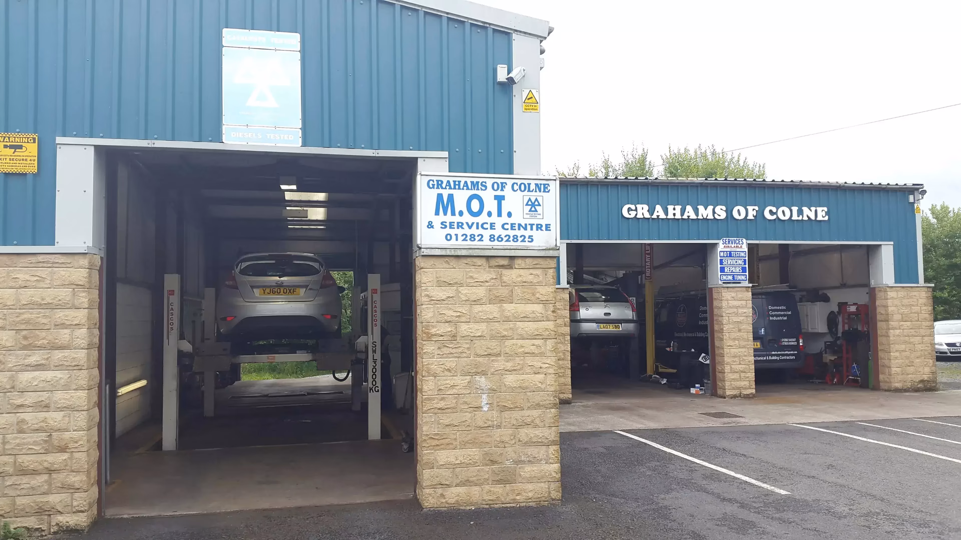 What are the opening hours of Asda Colne?