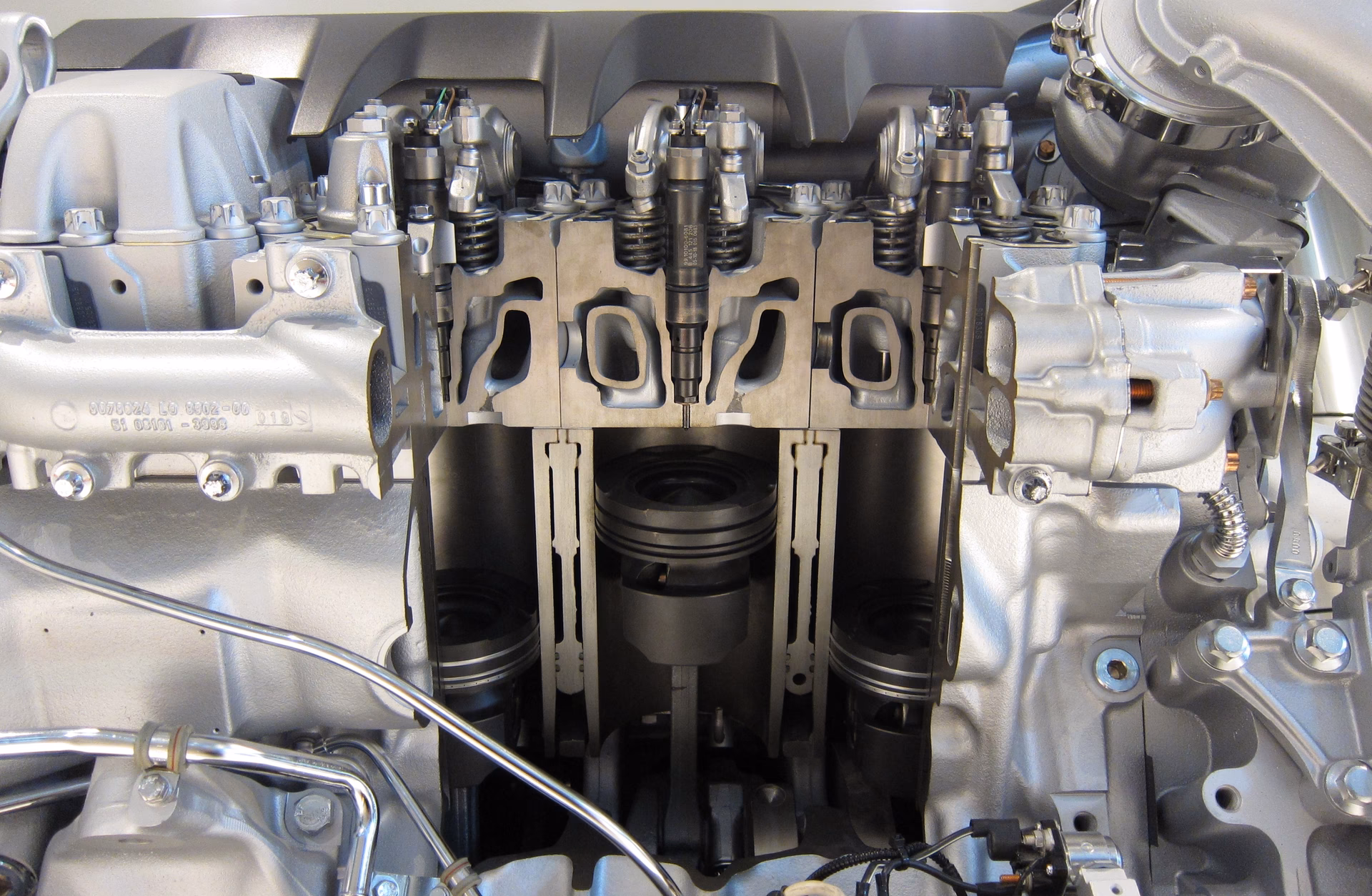What is common rail direct injection (CRDi) fuel system?