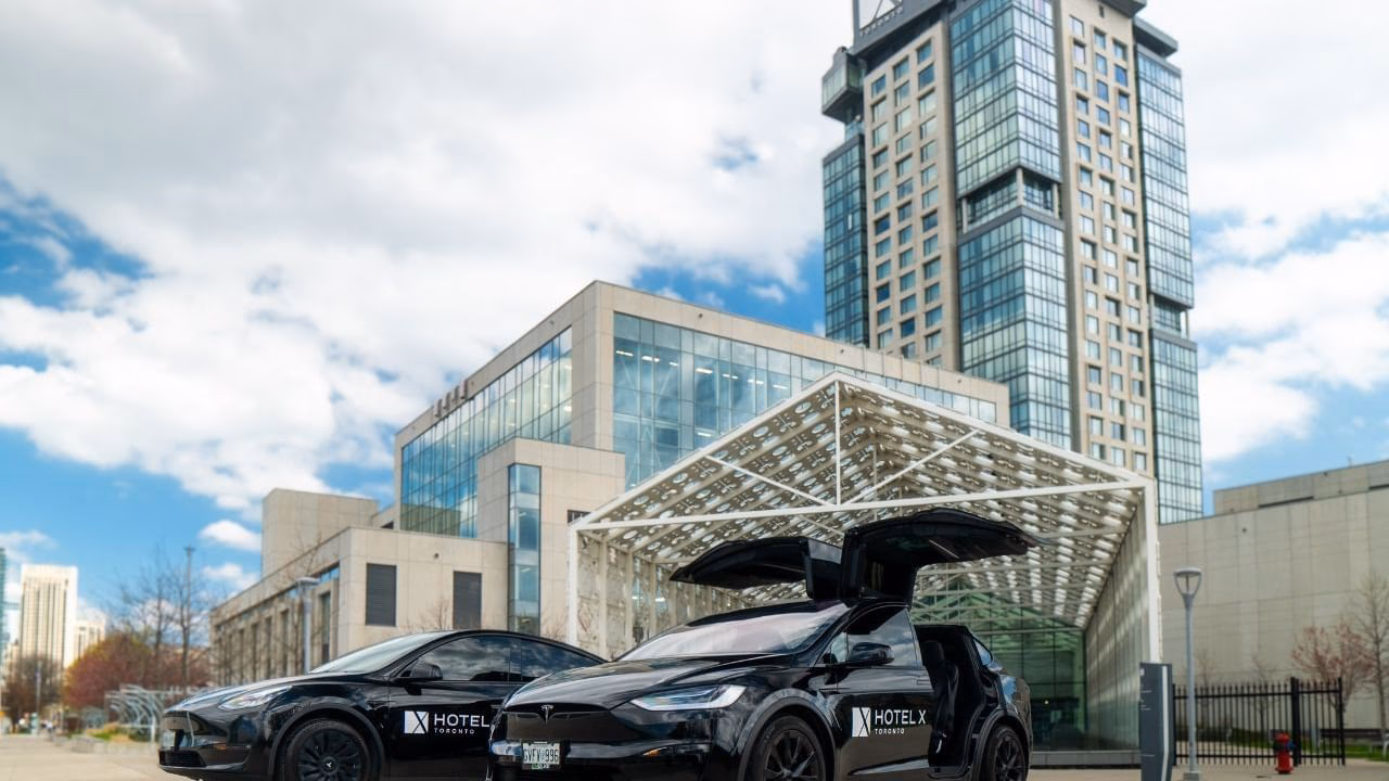 Does a five-star hotel have a house car?