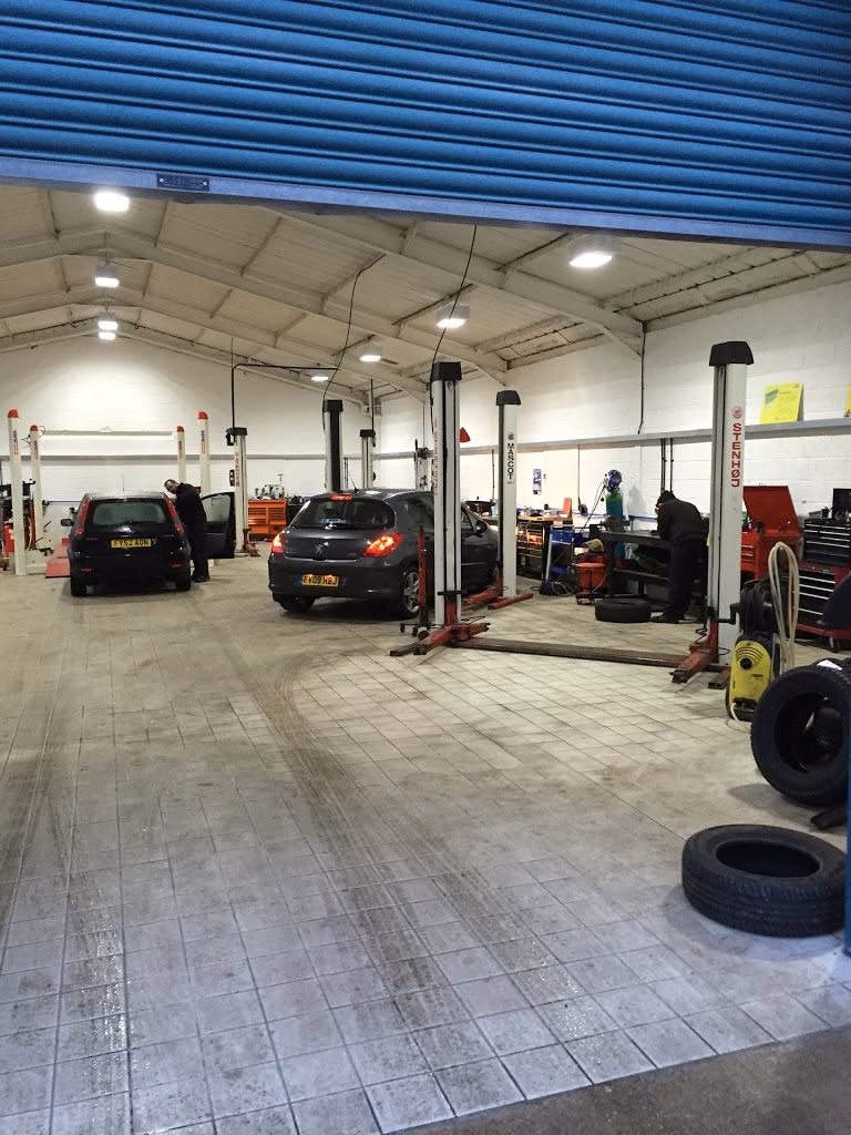 What services does Thorpe Lane garages offer?
