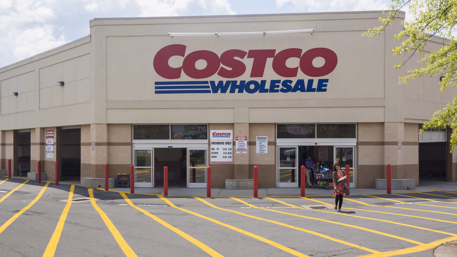 Does Costco still offer oil change service?