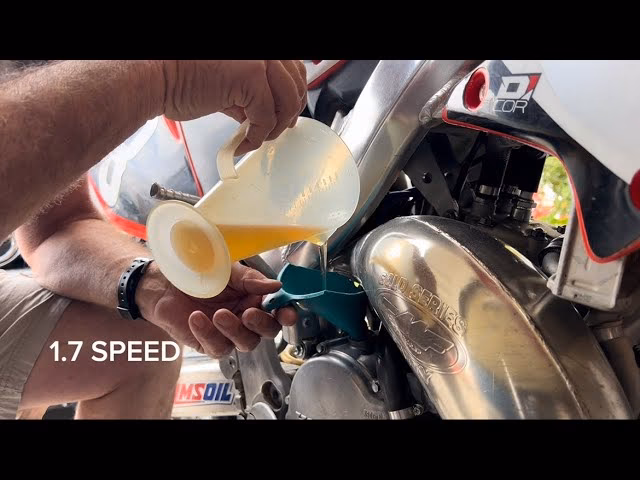 What type of oil does a 2005 CR125 use?