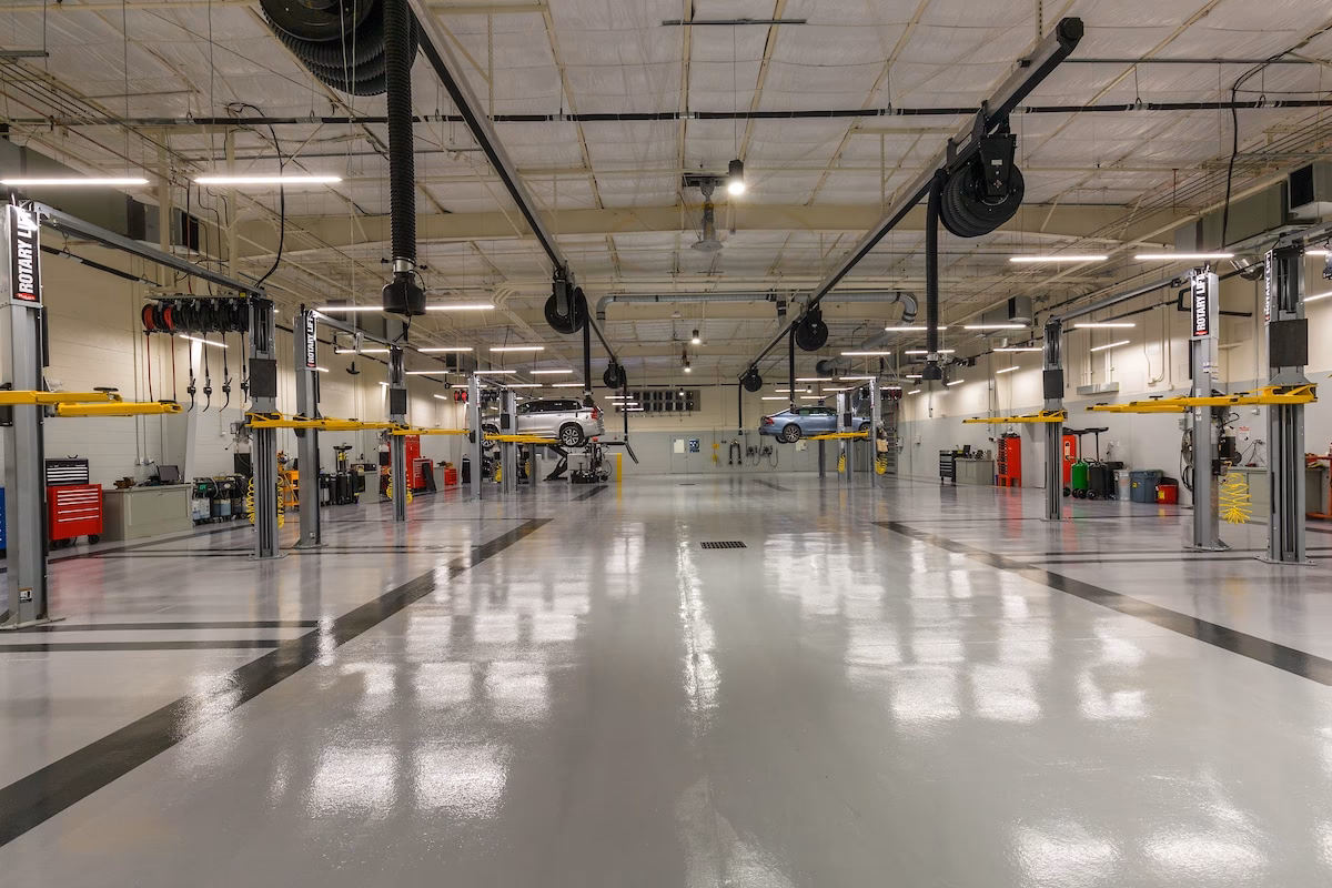 What services does Volvo assistance offer?