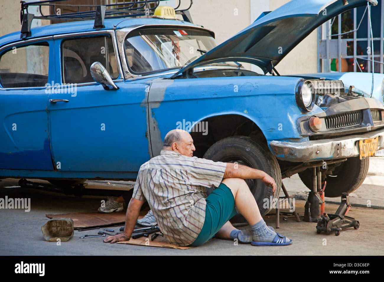 What happens to Cuban cars that can't be repaired?
