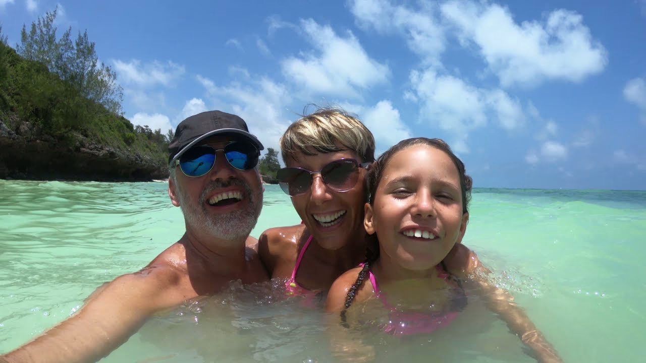 How do I contact Holiday Extras?