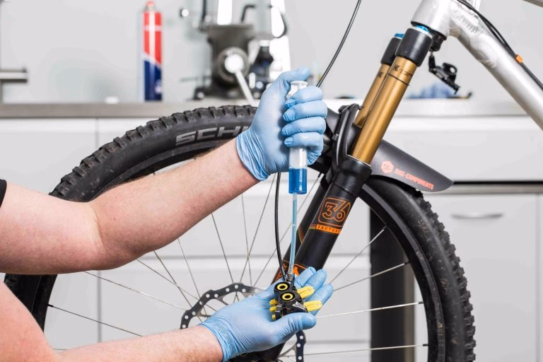 What type of brake fluid is used in cycling?