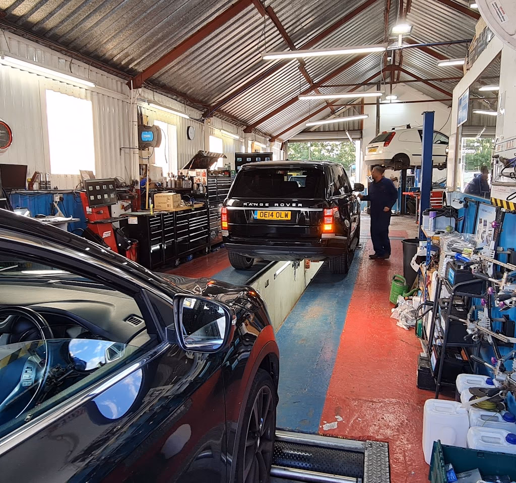 Where is D M V s Essex M O T centre?