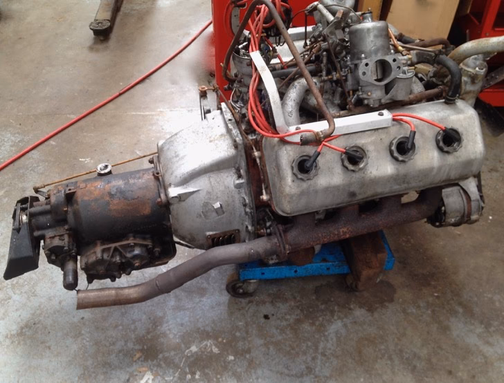 Does a Daimler V8 have a flywheel?