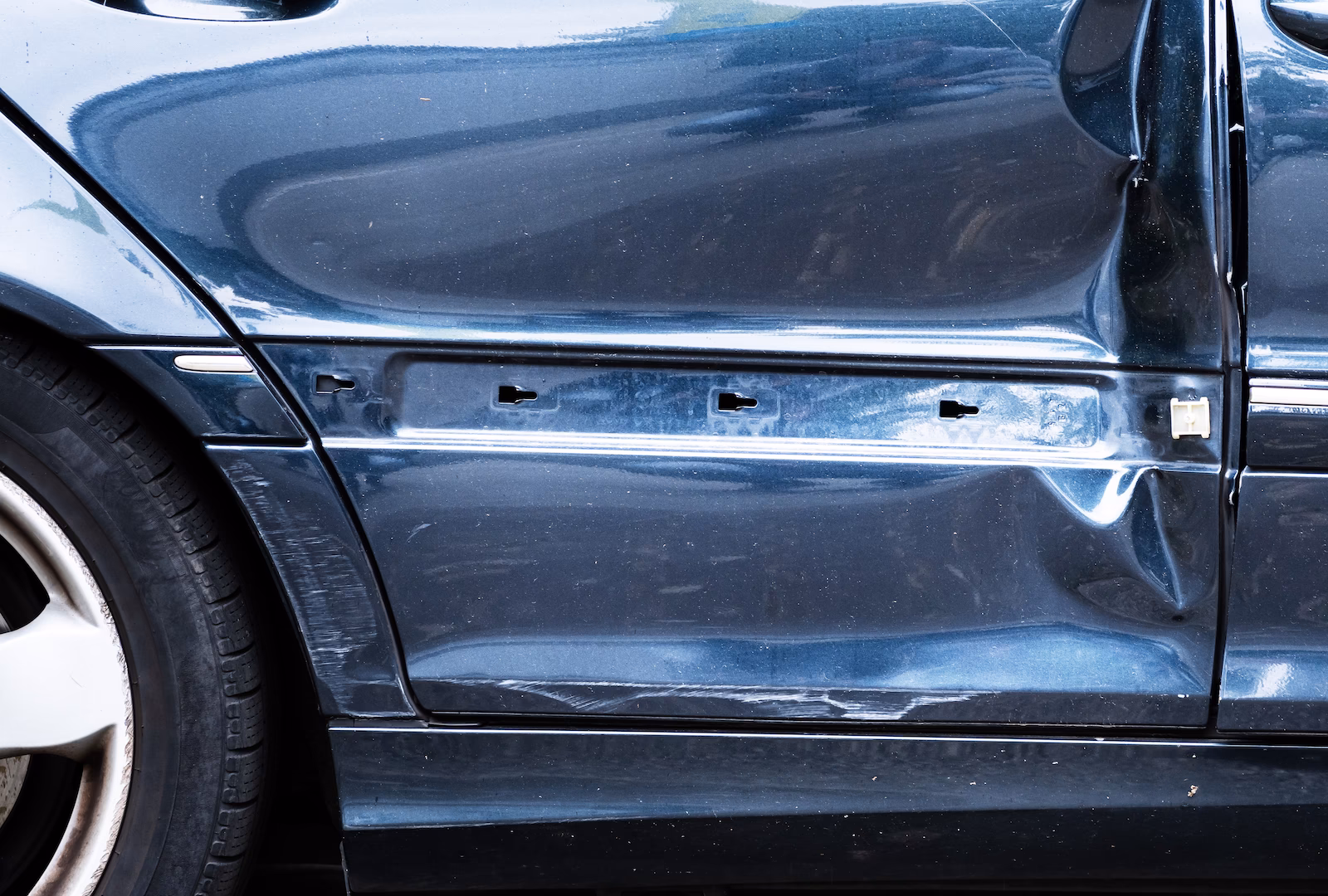 What are the advantages of mobile car body repairs?