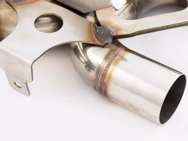 Can a catalytic converter be fitted with a decat pipe?
