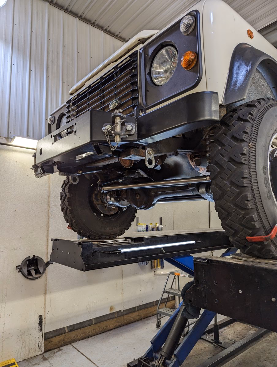 Does a Defender 110 have a rear bench?