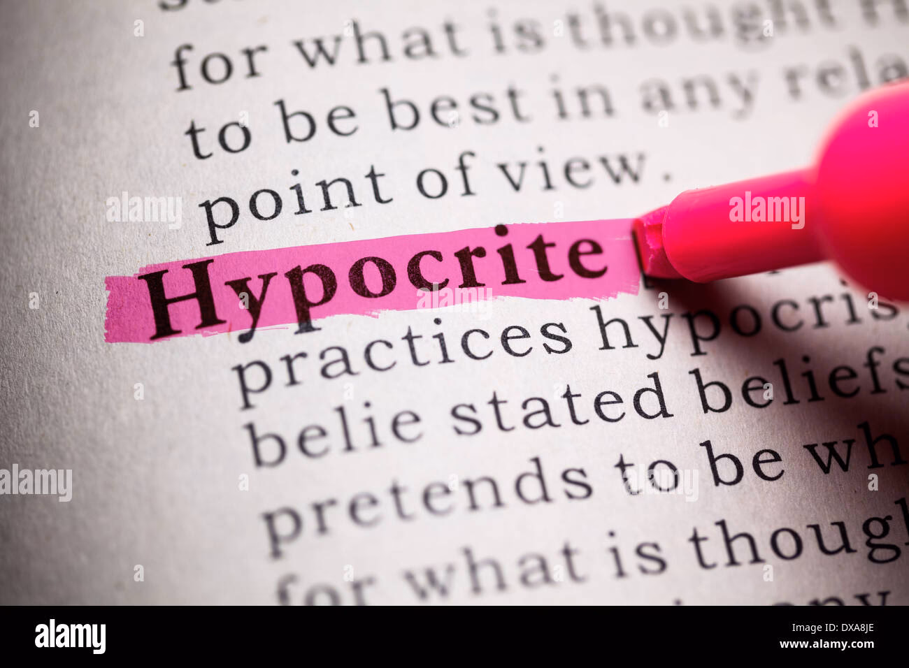 Quel est le synonyme de hypocrite ?