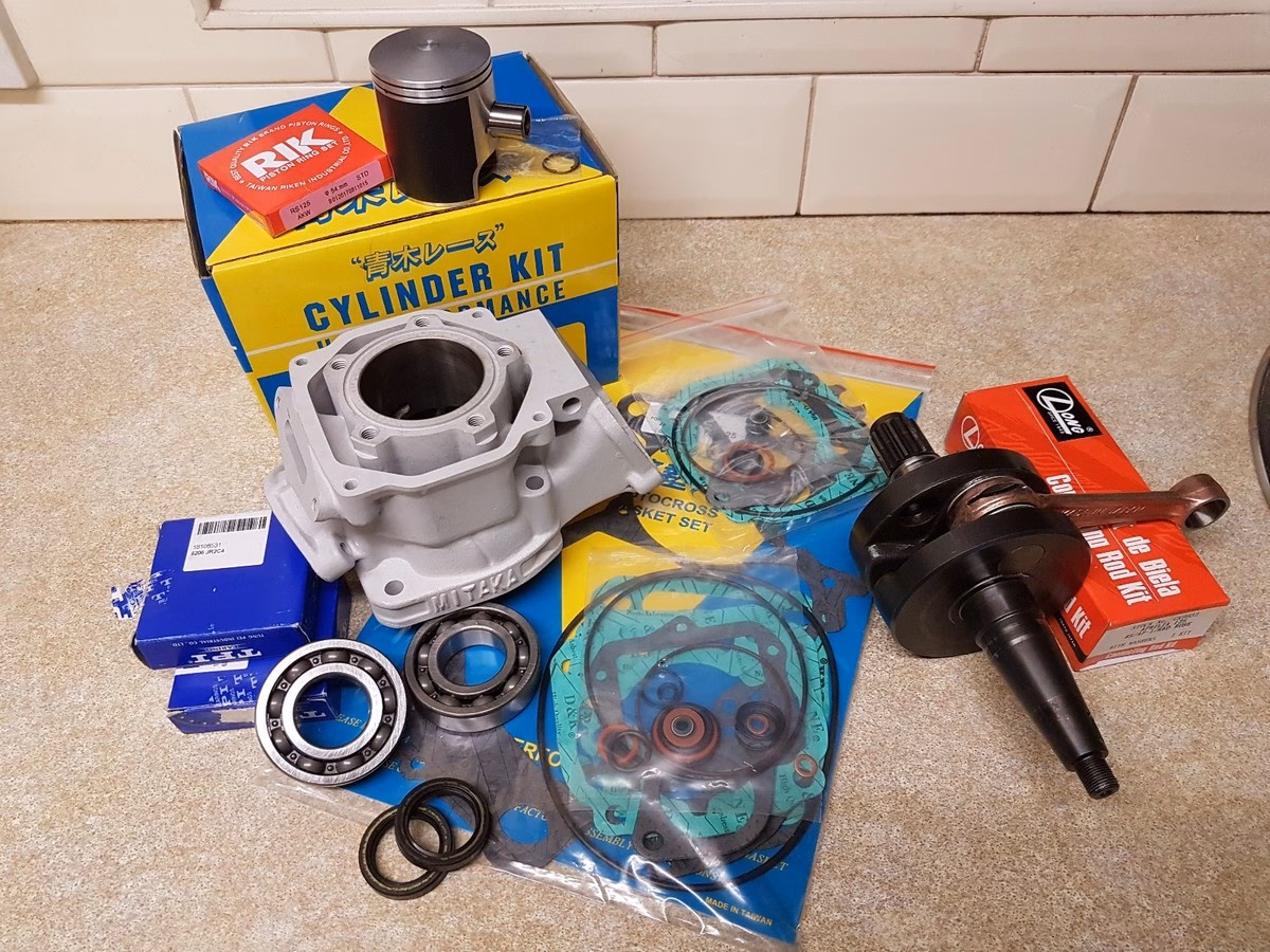 What engine does a Derbi Senda use?
