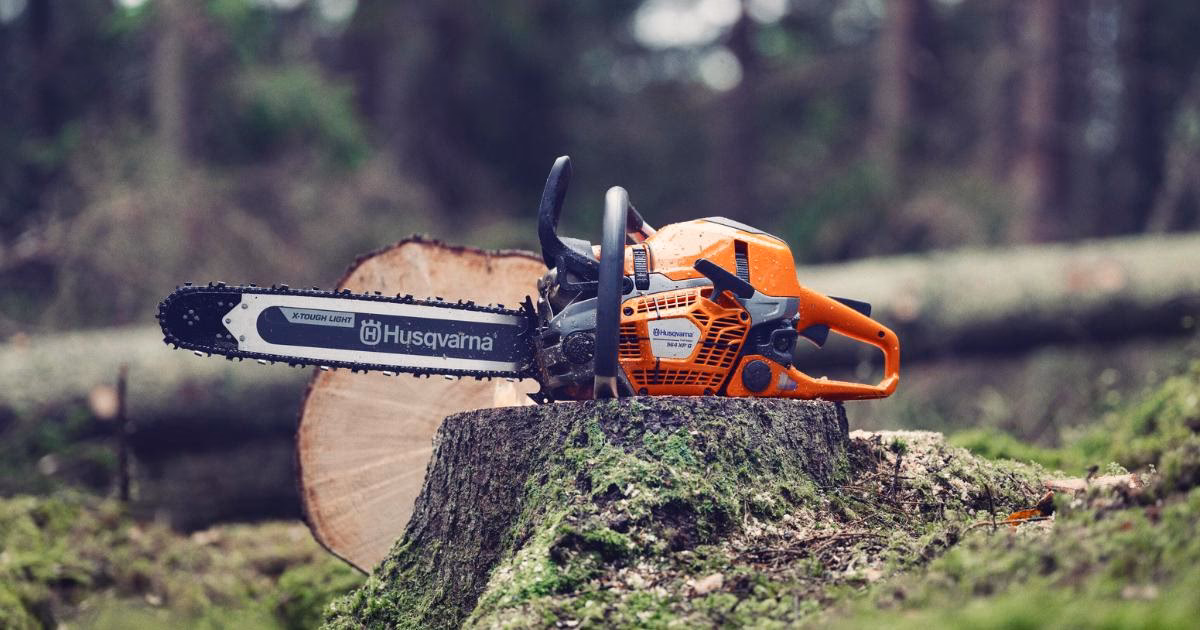 What kind of gas does a Husqvarna chainsaw use?