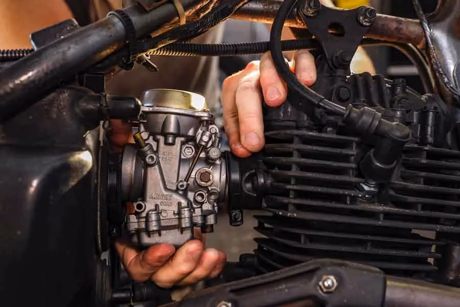 Does Royal Enfield offer EFI or carburetor?