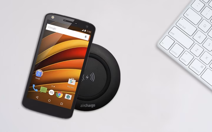 Does Motorola Moto G05 support wireless charging?