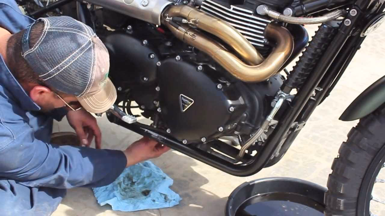 Where can I find the dimensions of a triumph 900 rally?