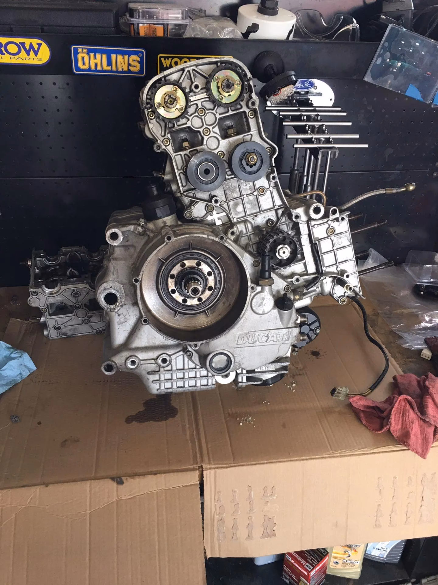 How many sprockets does a Ducati 999 have?