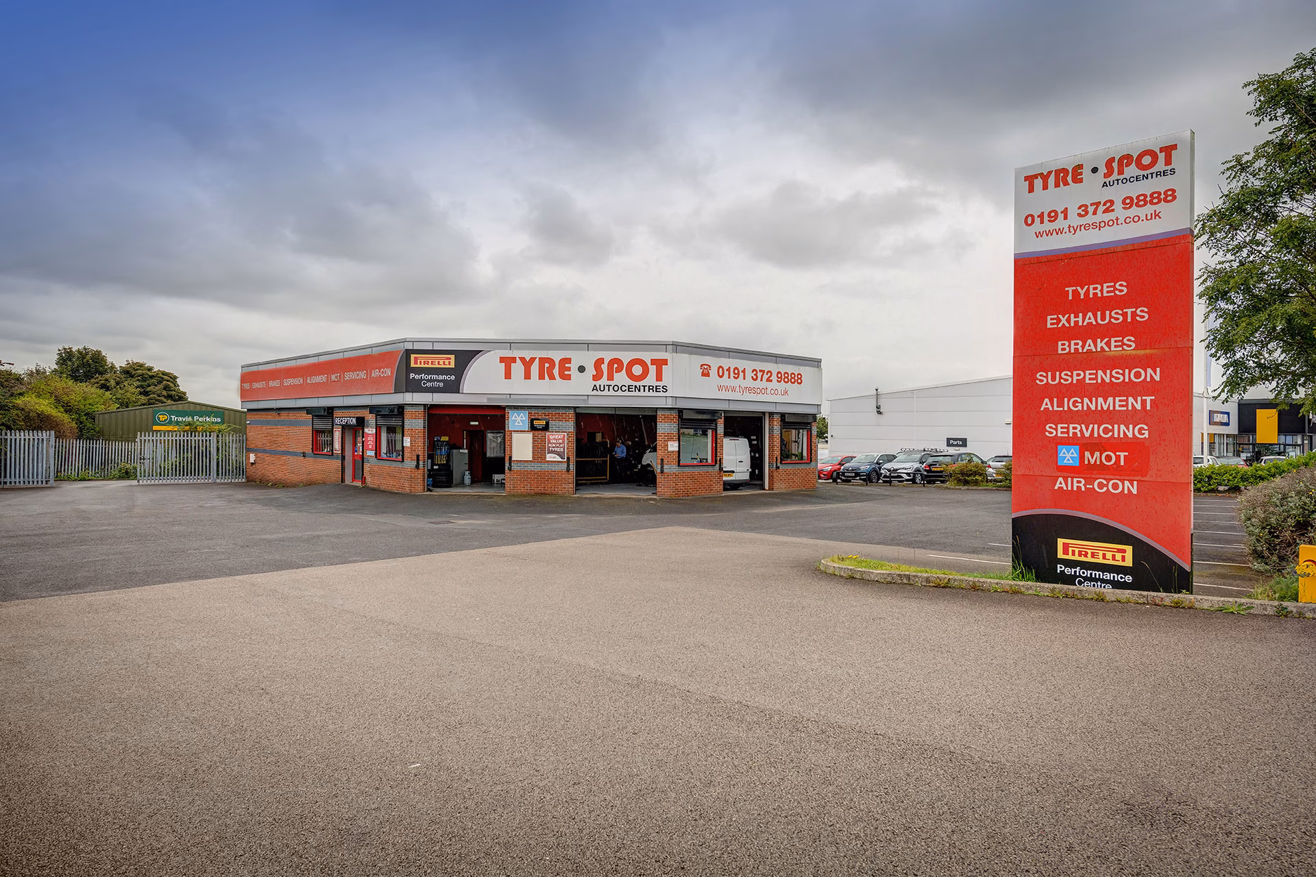 Does AJ automedics use 4 wheel laser alignment?