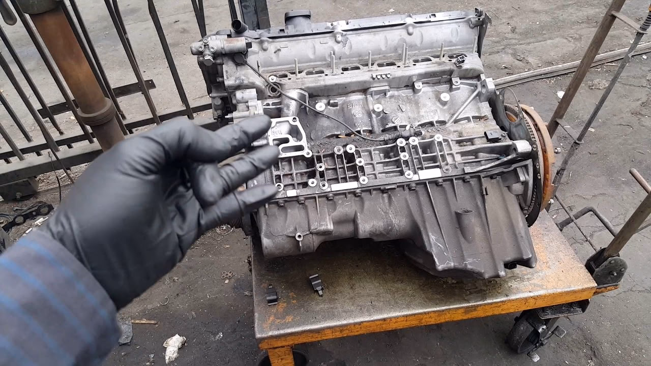 What engine is in BMW E46 3 Series coupe 330ci?