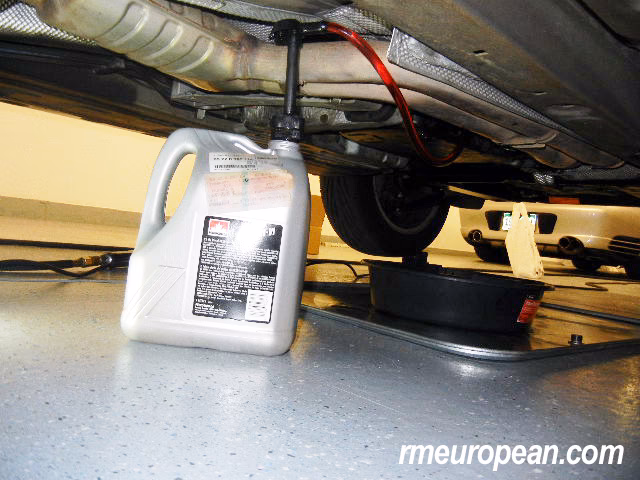 How do you service a Ford E46 transmission?