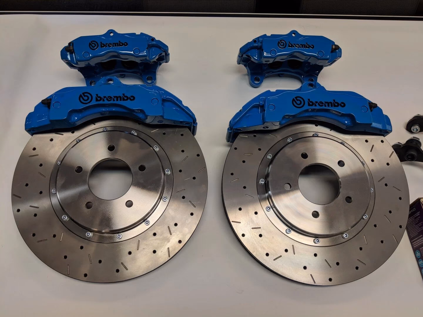 What's in a BMW E46 M3 brake kit?