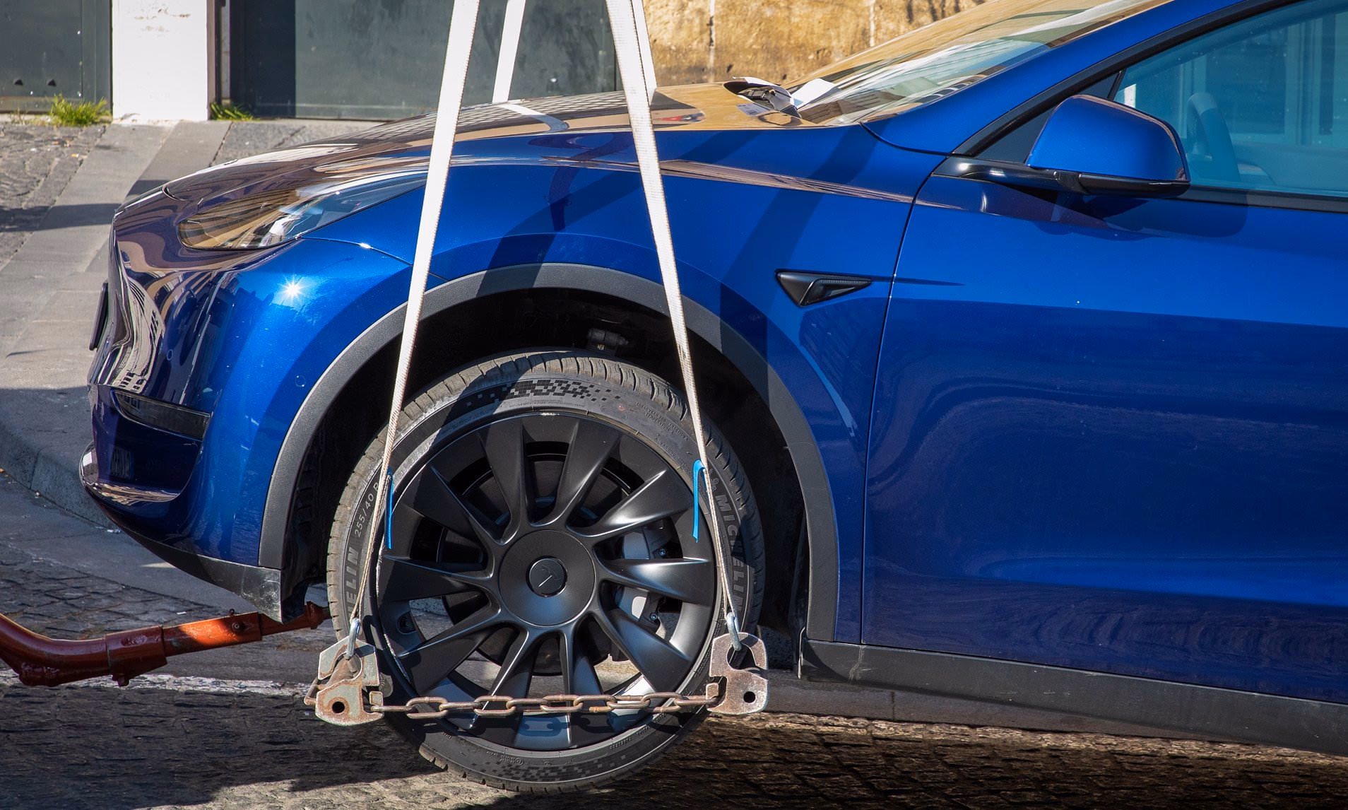 Where can I book a motor in Hull?