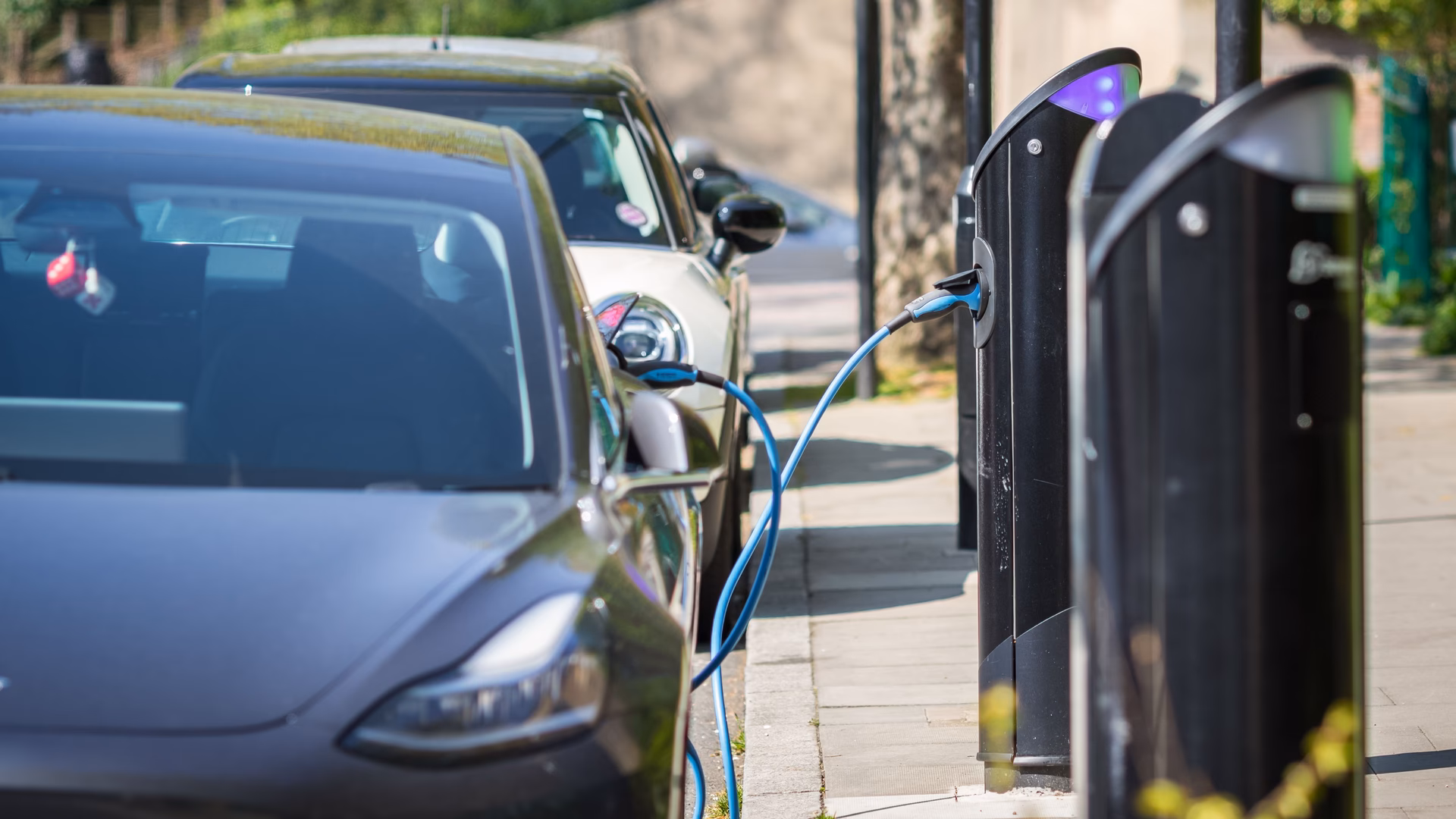 Can I rent an electric car from Volt-Age?