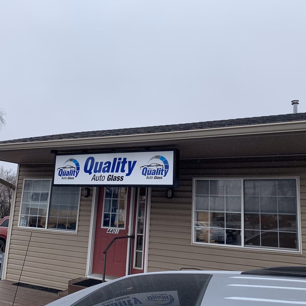 Does Rockstar Indy offer auto glass repair?