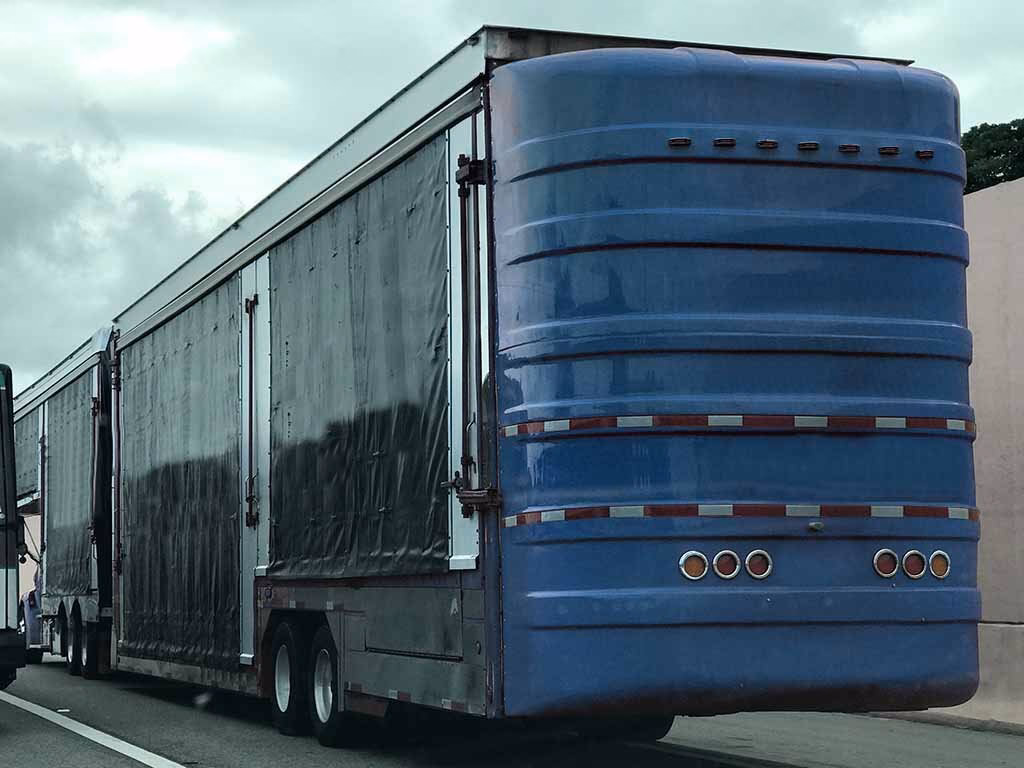 What is enclosed car transport?