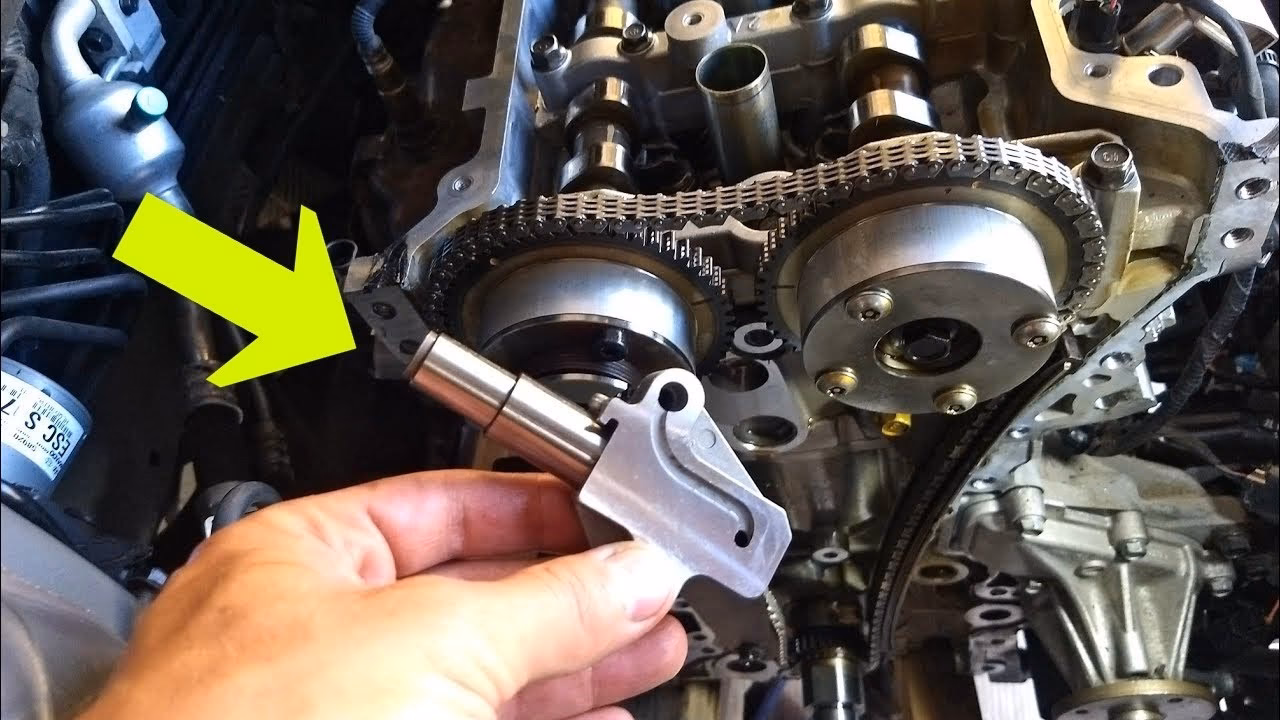 What does a 2015 Hyundai i10 engine warning light mean?