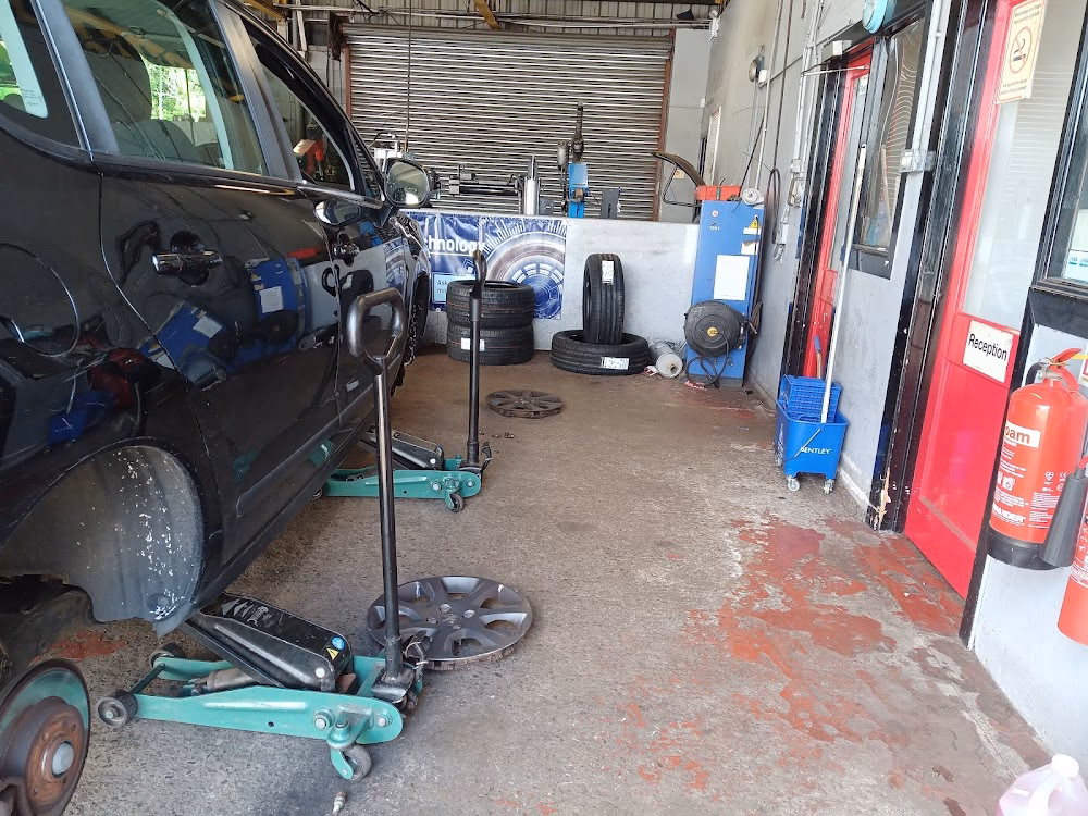 Does ETB Autocentres Cwmbran charge a cancellation fee?