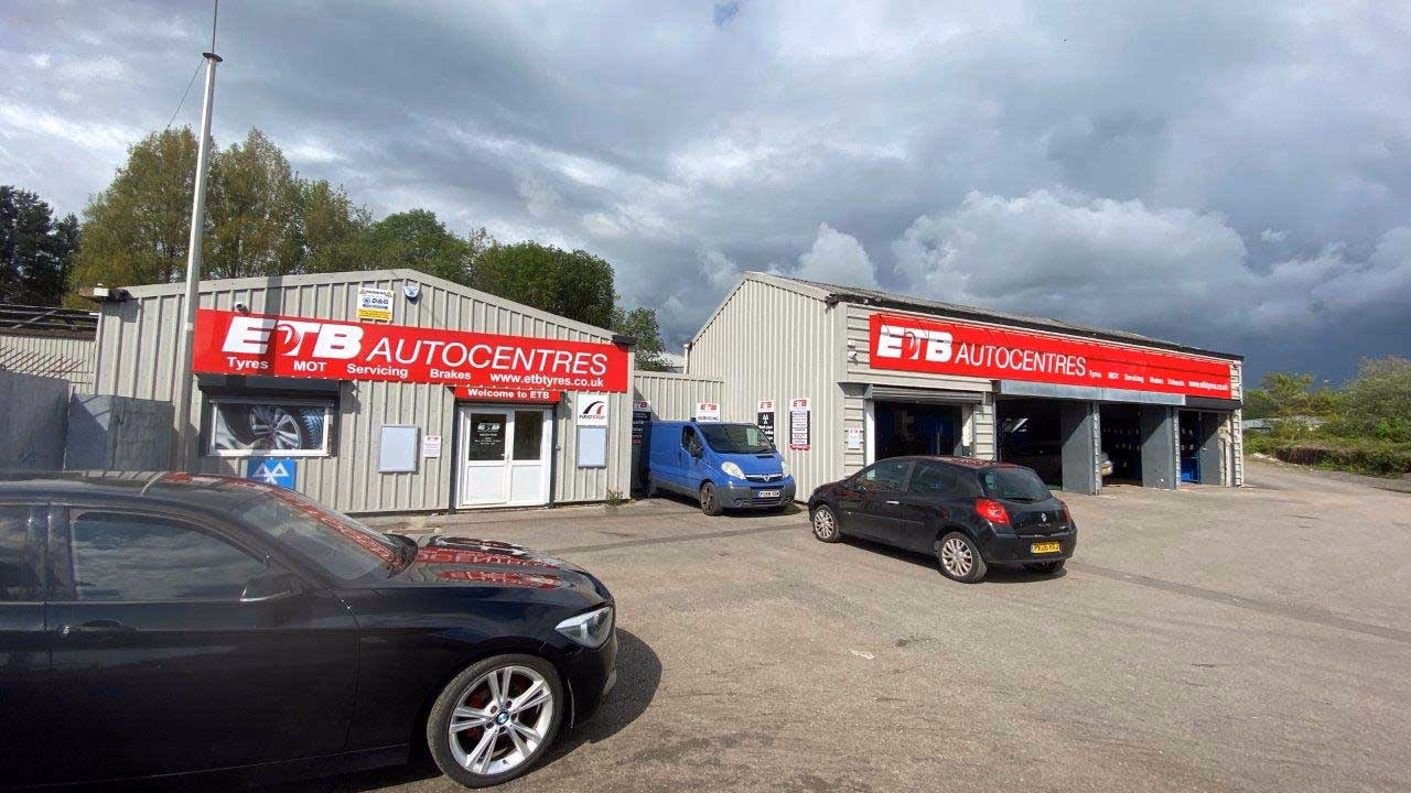Who is ETB Autocentres (ponttardulais) - premier partner?