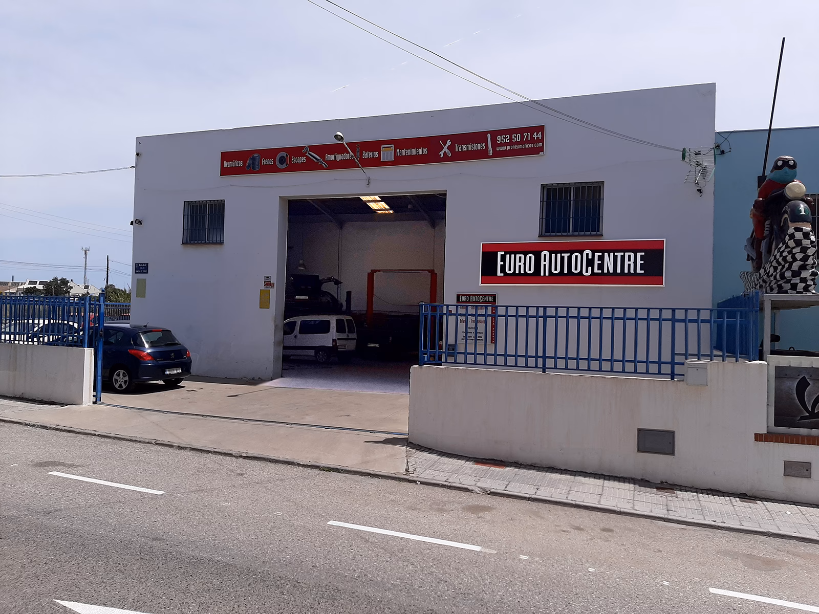 What does a garage in Malaga do?