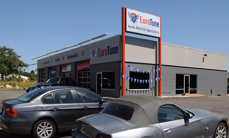 Who is Volkswagen & Audi mechanics Richmond?