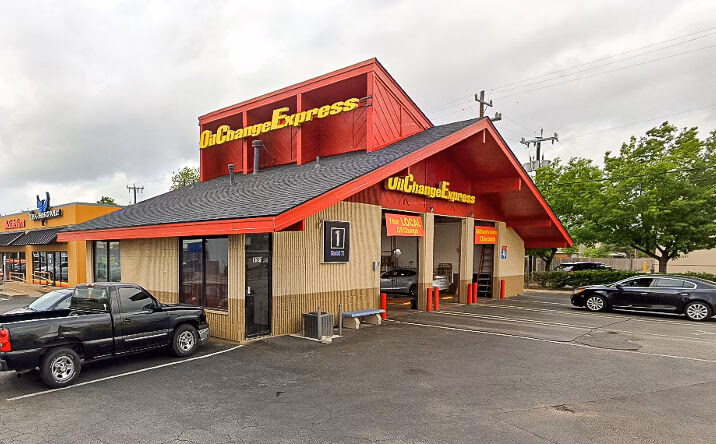 What are people saying about oil change stations services in San Antonio?