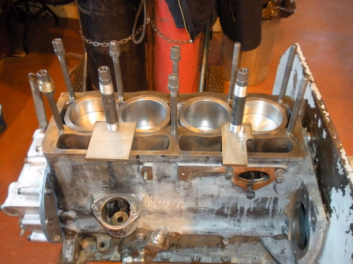 How many cylinders does a Ferguson TEF 20 have?