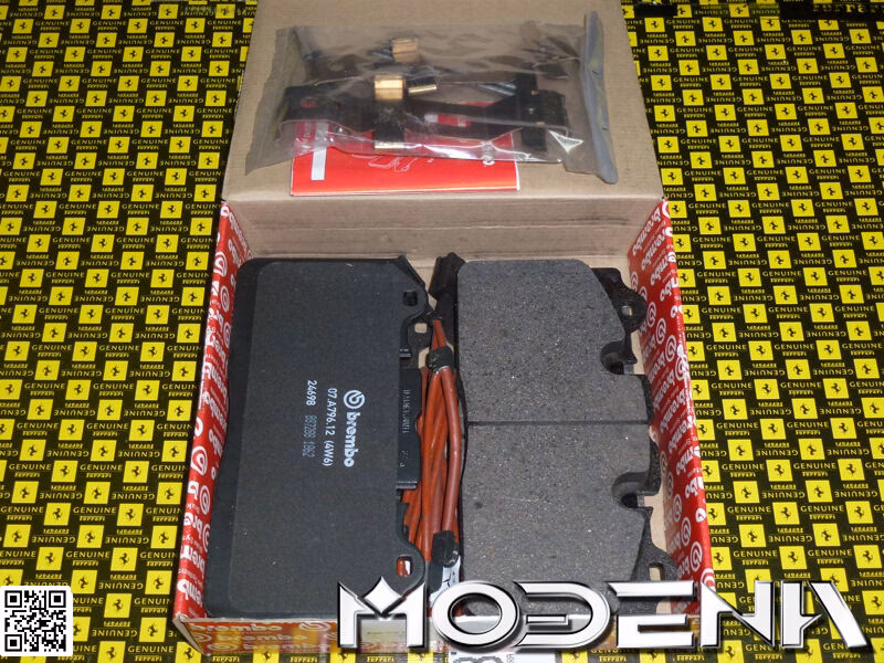 Does a Ferrari 458 have carbon-ceramic brakes?