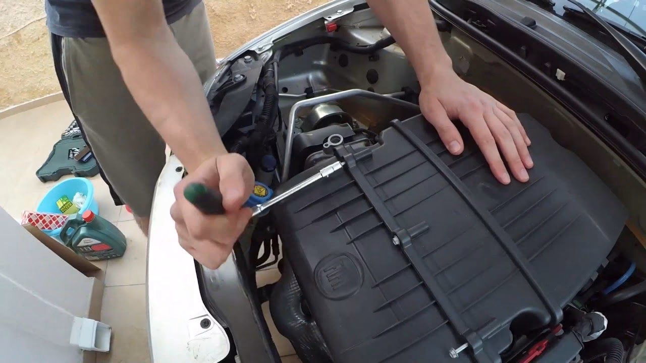 How to replace engine oil filter Fiat Panda 169?