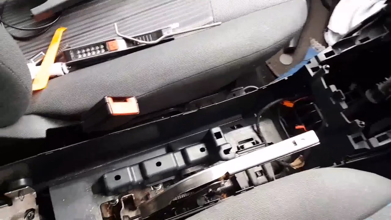 How does the automatic handbrake on Ford Fiesta adjust?