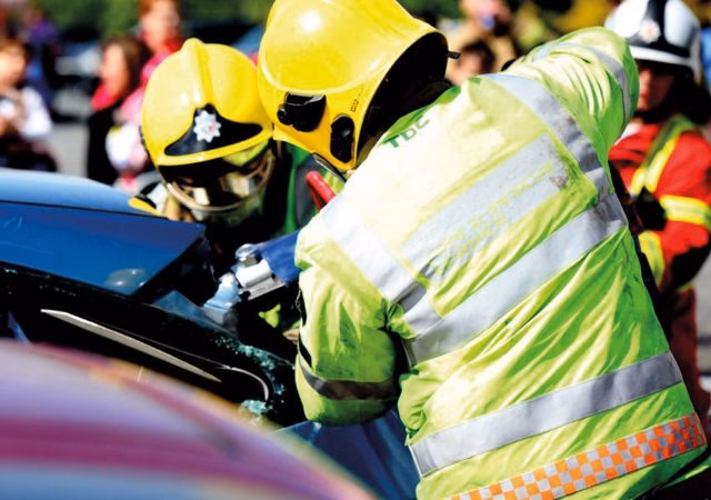 What should a responder do during the final extrication phase?
