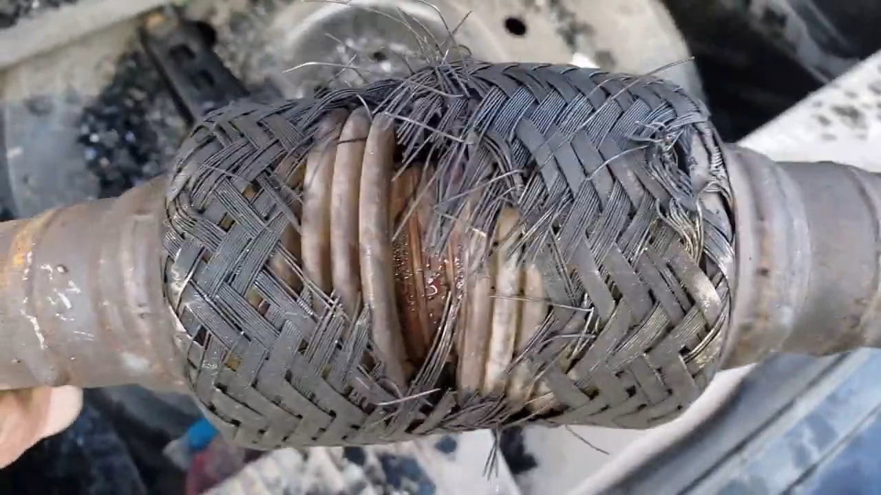 How do I know if my exhaust flexi pipe is bad?