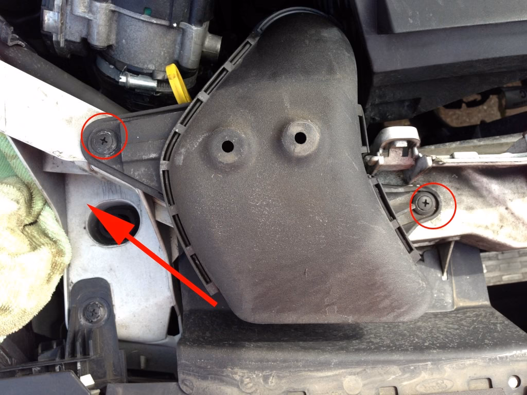 How much oil does a Ford Focus Mk2 hatchback need?