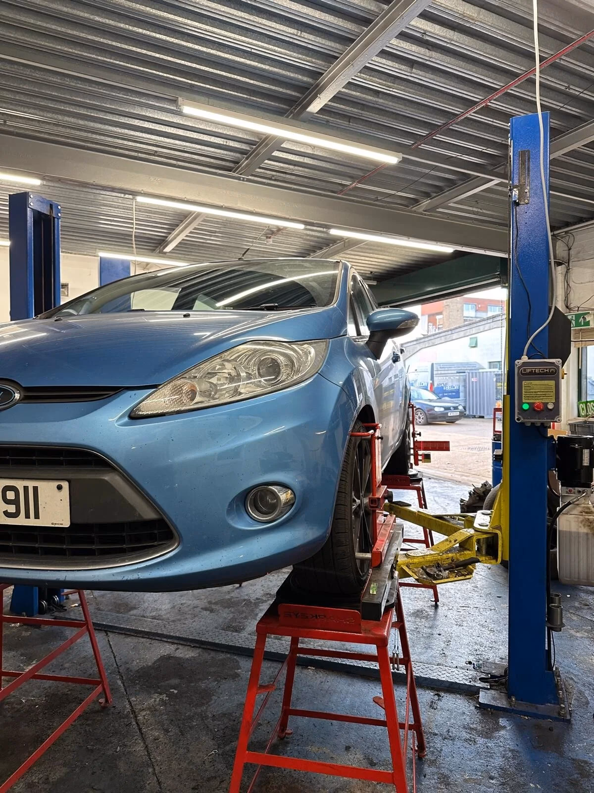 How do I contact gates of Stevenage transit centre?