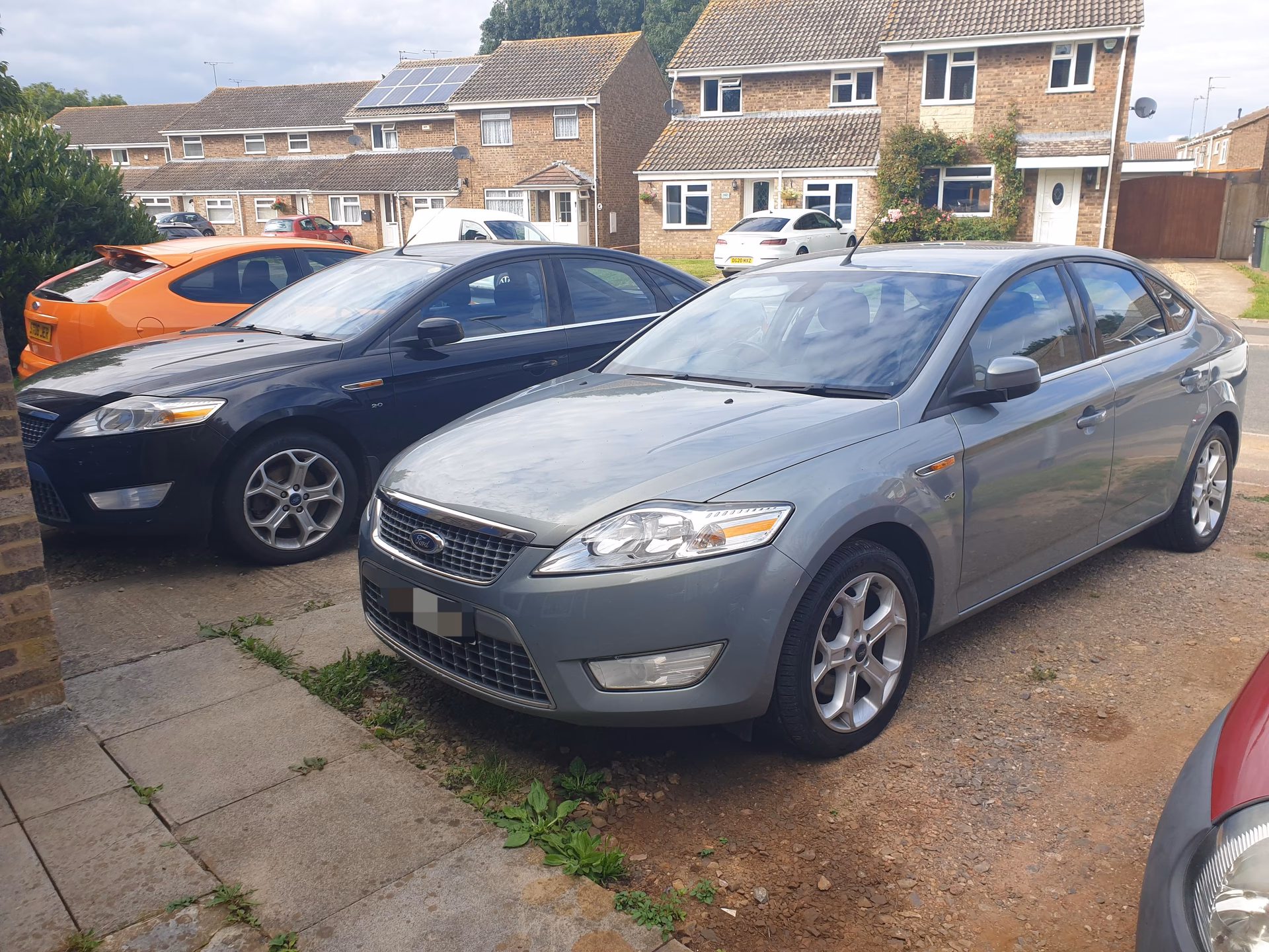 How do I know if my Ford Mondeo transmission oil needs replacing?
