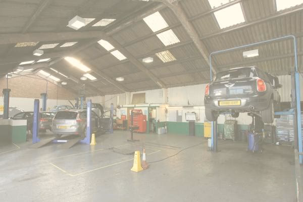 What are the hours & hours of operation at Newport Pagnell?