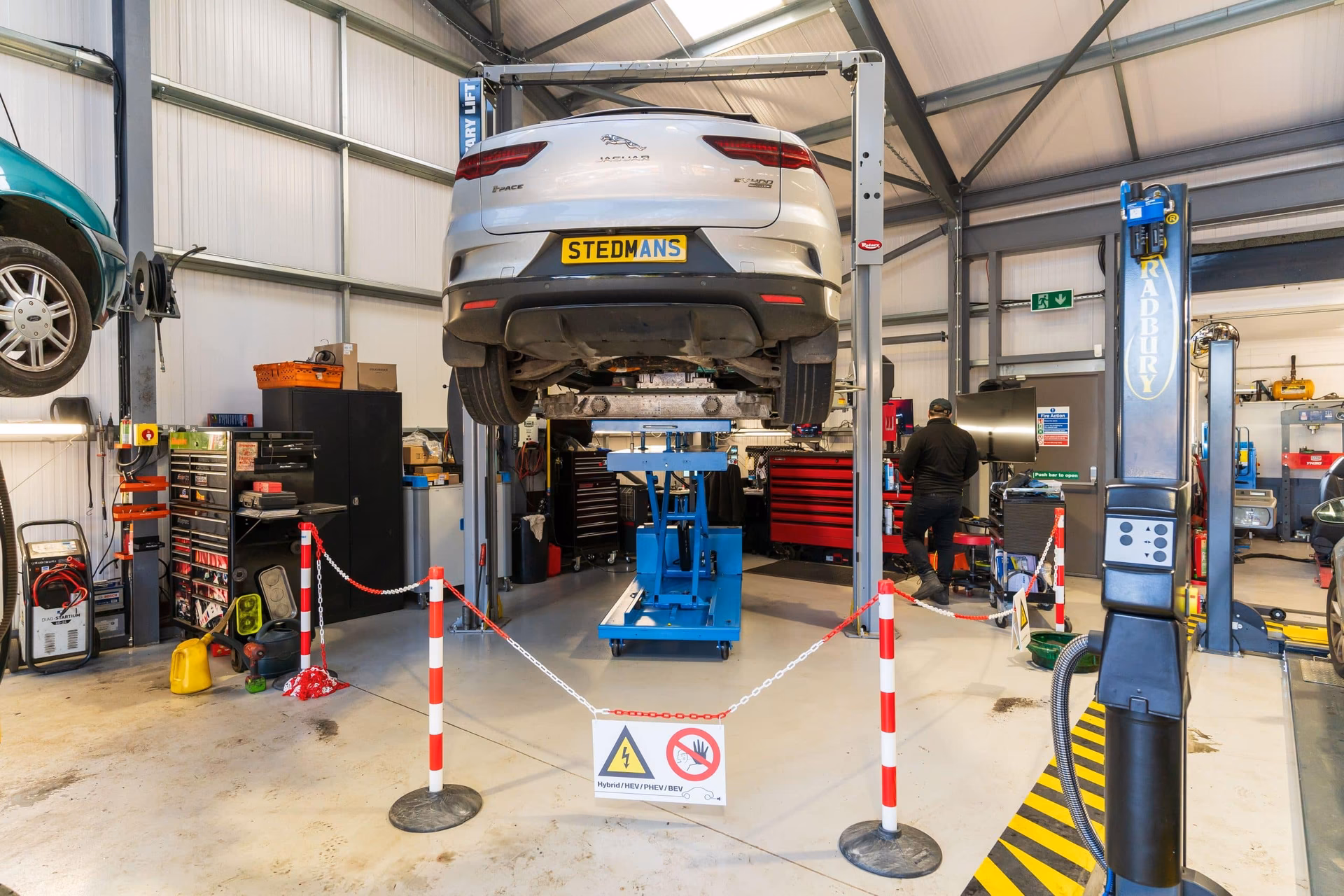 What is the phone number for dinnages Ford | Worthing?